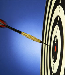 Graphic image of a dart hitting a bullseye on the dartbord. This image represents pintpointing and hitting the right offer for college prospective student direct marketing.